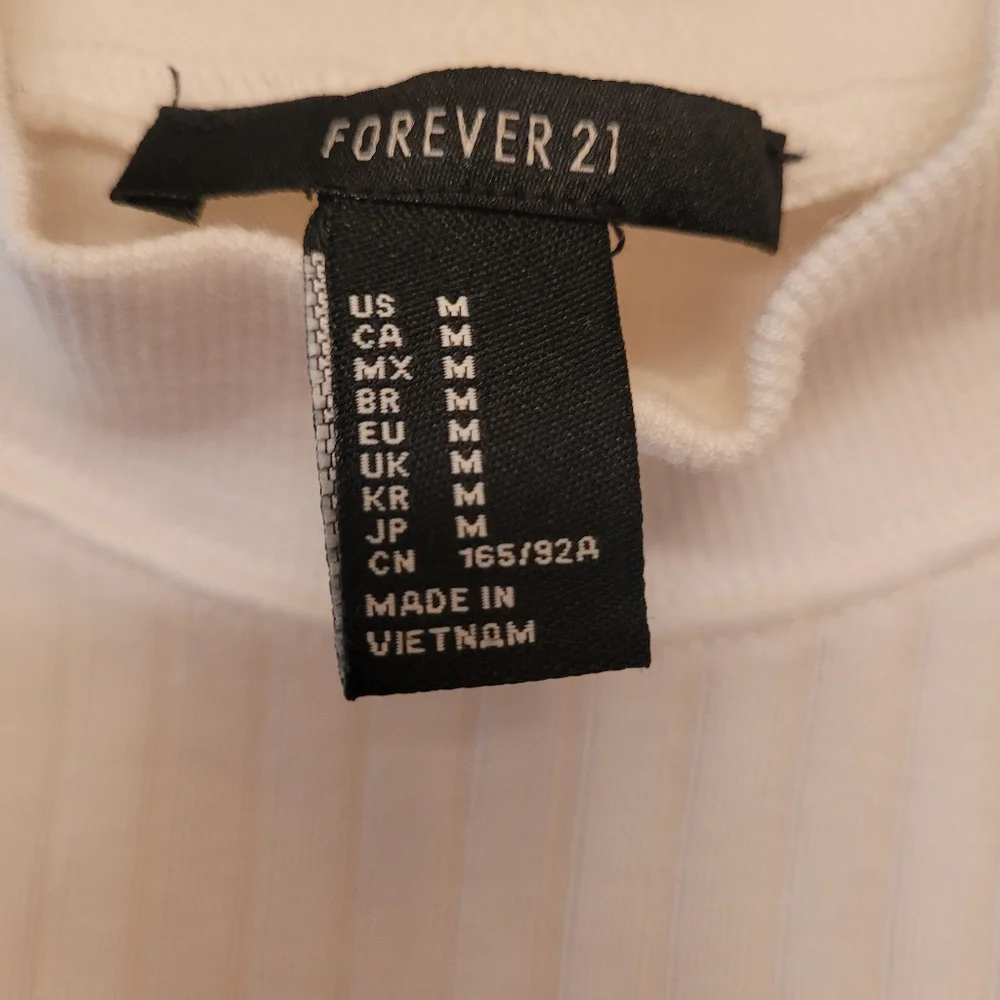 FOREVER 21 White Sleeveless Ribbed Mock neck Crop Top Size Medium